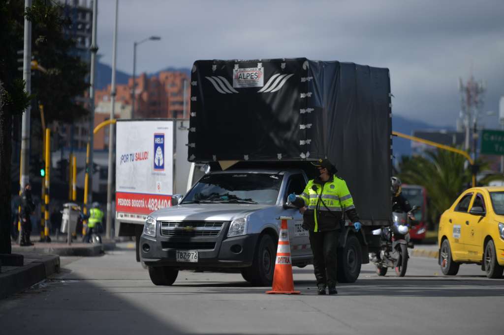 Aspectos de calles y puestos de control vehicular en la localidad de Suba, zona que entró en cuarentena estricta aunte el aumento de casos de coronavirus covid – 19