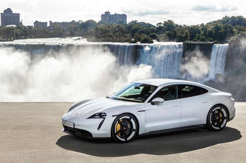 Carro de alto rendimiento del año (World Performance Car)El Taycan de Porsche repitió galardón en la categoría que premia a los coches de alto rendimiento. En su versión Turbo S, el deportivo eléctrico de la casa de Stuttgart tiene una aceleración de 0 a 100 km/h en 2,8 segundos. Con unos sorprendentes 750 caballos de poder, este carro es la prueba de que los autos con propulsiones alternativas al combustible también son potentes, dinámicos y divertidos. Su autonomía es igualmente sorprendente, con un rango de entre 388 y 412 kilómetros por carga.