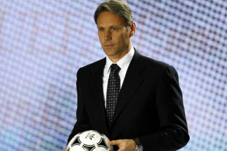 “Iniesta es más importante que Neymar o Luis Suárez”: Van Basten