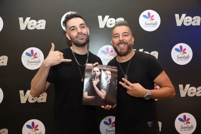 Alkilados compartió junto a sus fans en una firma de autógrafos en el C.C. Santafé