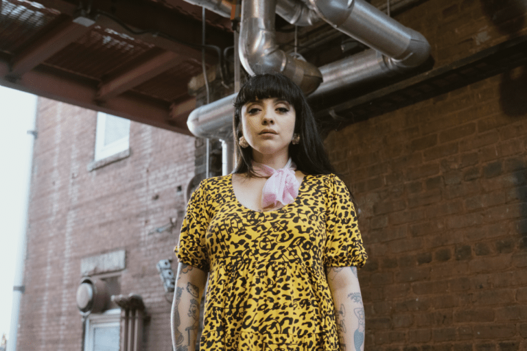 Mon Laferte estrena versión en vivo de “Mi niña”