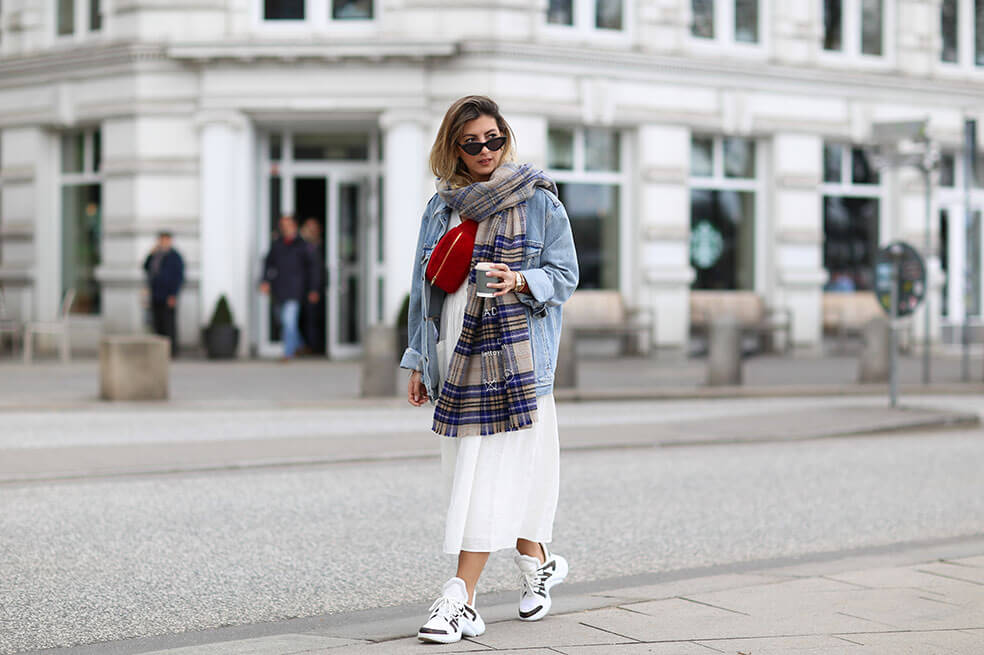 La influencer Aylin Koenig con un look casual chic
/ Foto: Getty/ Jeremy Moeller