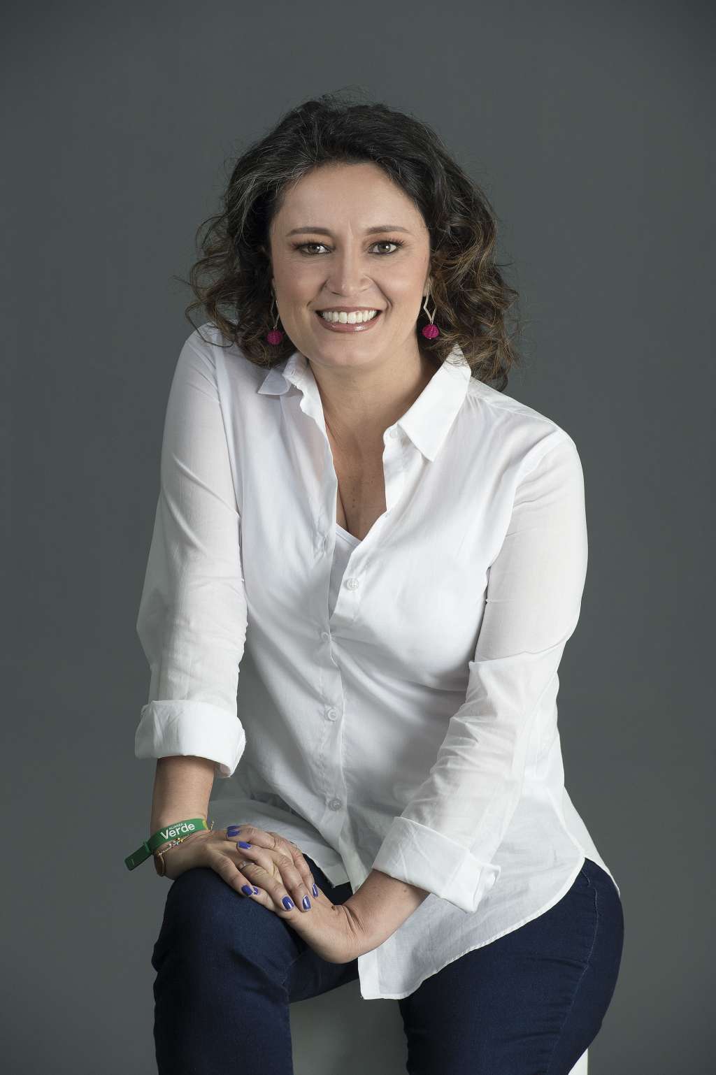 ¿Hay salidasdesde la política?Me doy cuenta de que una lágrima amenaza con dañar el maquillaje que le acaban de poner a Paloma Valencia. Habla del caso de Jessy Paola Moreno, la madre que se lanzó de un viaducto en Ibagué con su hijo en los brazos. “Esa historia a mí me impactó mucho. Cómo sería de cruel el mundo en el que vivía esa mujer que ella pensó que lo mejor para su hijo era llevárselo, en lugar de dejarlo aquí para sufrir”.