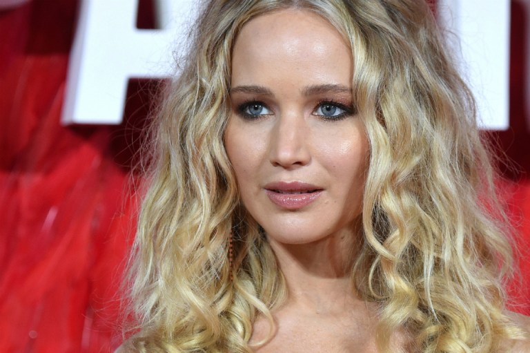 "Esto no es feminismo": Jennifer Lawrence responde a la polémica por su vestido