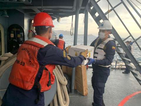 La Armada Nacional lleva ayuda humanitaria a la Isla de Providencia
