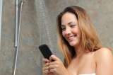 Si es de los que entra al baño con el celular debería pensarlo dos veces