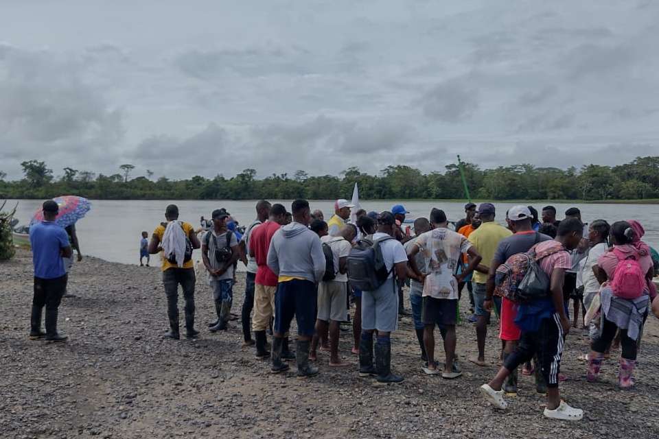 Desplazados de la comunidad de Negría, en Istmina (Chocó).