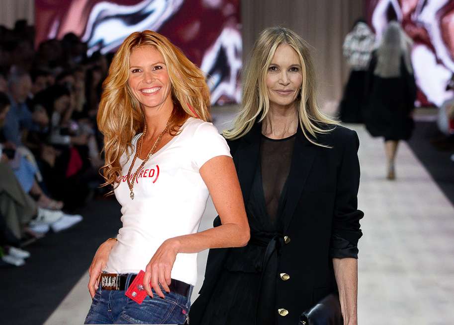 Elle MacPherson anunció cáncer y se negó a tratamiento