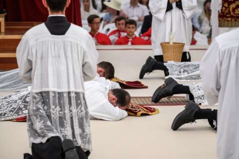 Los católicos que desafían al Vaticano y permanecen con una facción rebelde
