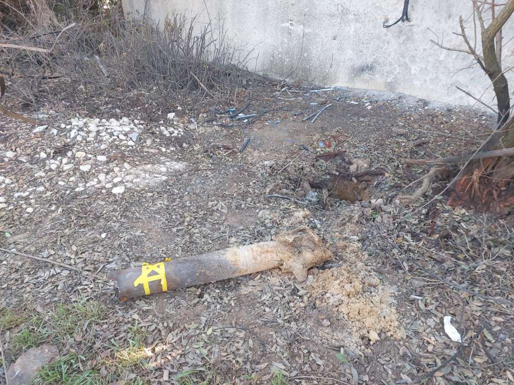 Un misil cayó en el jardín de la casa de la colombiana Rosmira Rinkevich.