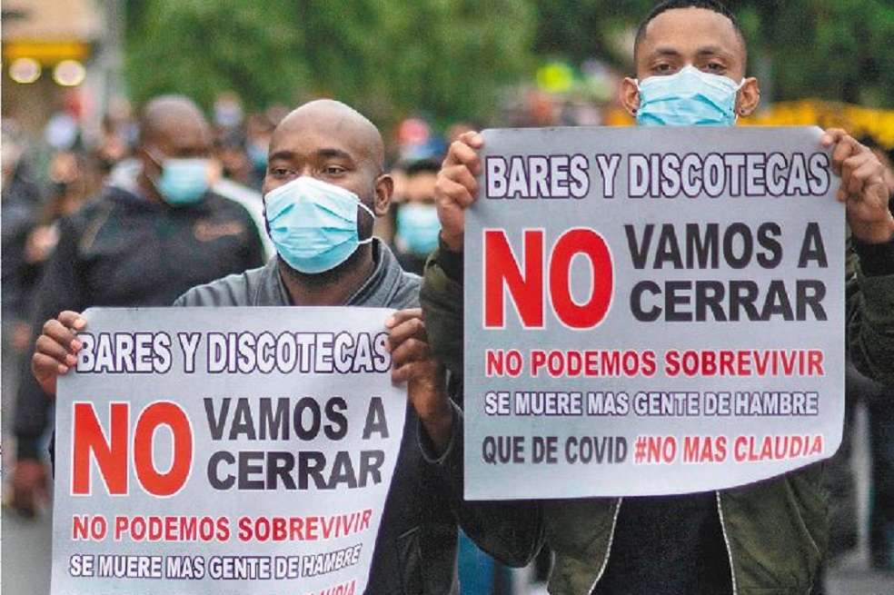 Propietarios de gastrobares se manifestaron en la ciudad.