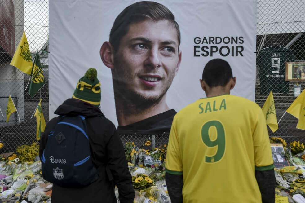 Los hinchas del Nantes y sus homenajes a Emiliano Sala. / AFP