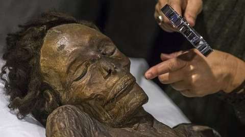 Polémica en España por el retiro de una momia indígena de un museo