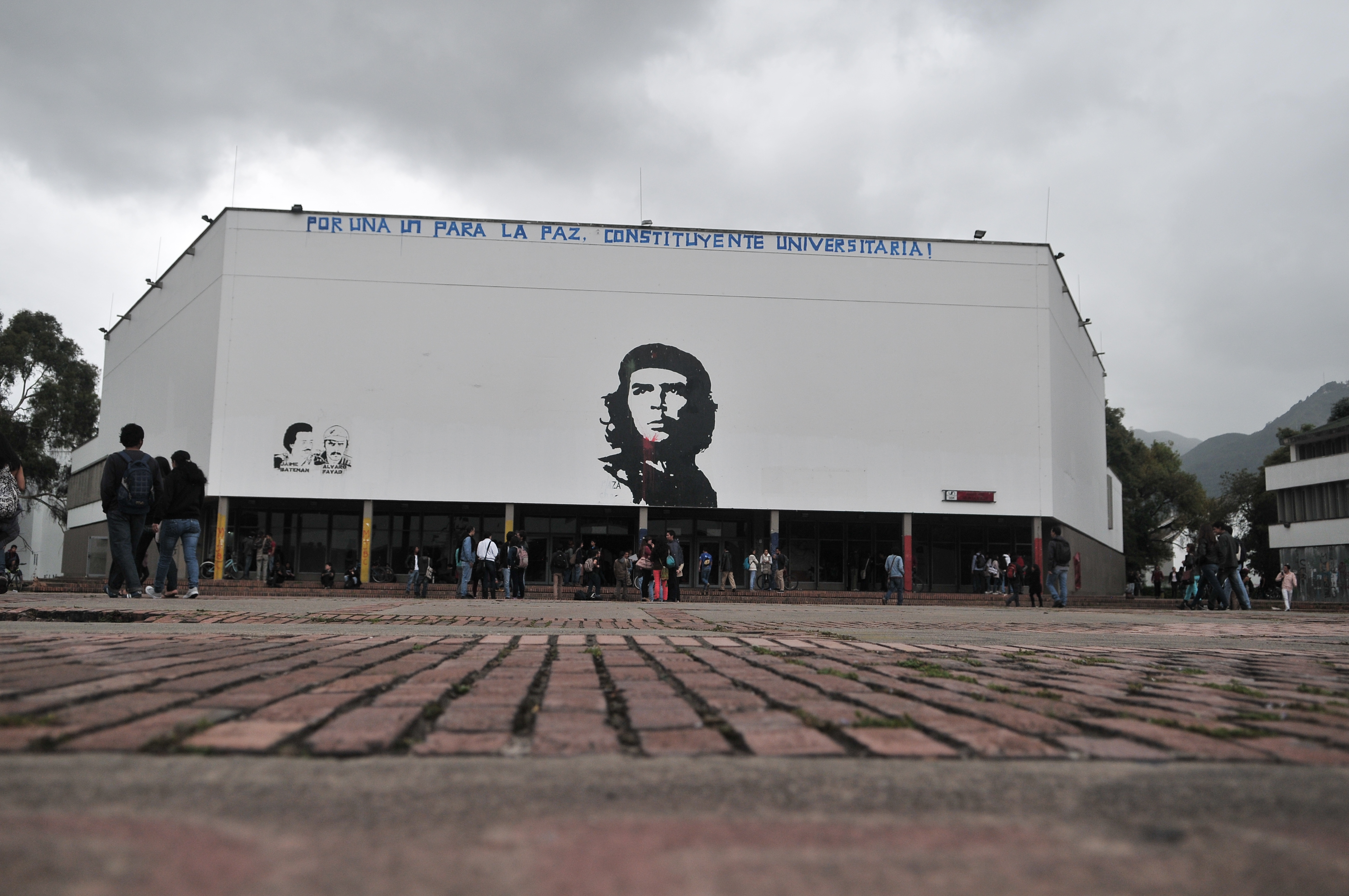 Aspectos del interior de esta universidad ubicada en Bogotá durante el regreso a clases, dentro de sus instalaciones se destaca la plaza del Che Guevara