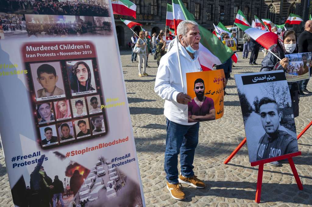 Navid Afkari, de 27 años, un luchador que había ganado competencias nacionales, fue ahorcado el 12 de septiembre en la prisión de Adel Abad en la ciudad sureña de Shiraz luego de ser declarado culpable de cometer un asesinato durante las protestas que sacudieron la ciudad hace dos años / AFP