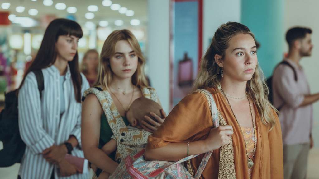 THAT NIGHT. Claudia Salas as Paula, Clara Galle as Elena, Paula Usero as Cris in THAT NIGHT. Cr. Pablo Ricciardulli/Netflix © 2025