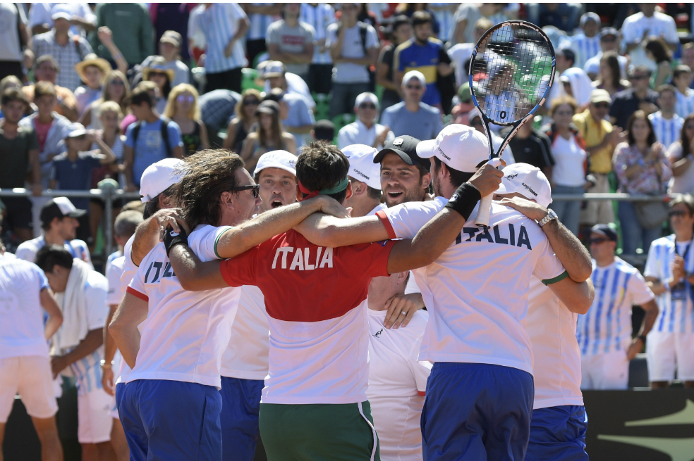 El equipo italiano celebrando su clasificación en suelo argentino. / AFP