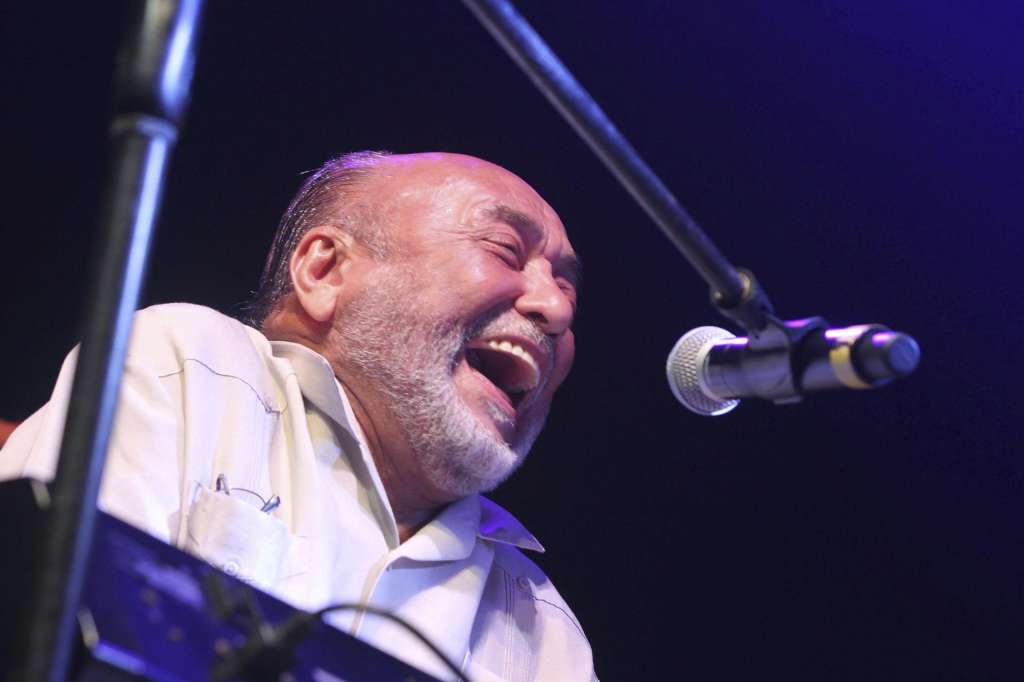 EFEMEX01. BOGOTÁ (COLOMBIA), 06/08/2025.- Fotografía de archivo del 22 de mayo de 2015 del pianista Eddie Palmieri en un concierto en Cancún (México). El reconocido pianista y compositor salsero de origen puertorriqueño Eddie Palmieri falleció este miércoles a los 88 años de edad. EFE/Alonso Cupul ARCHIVO