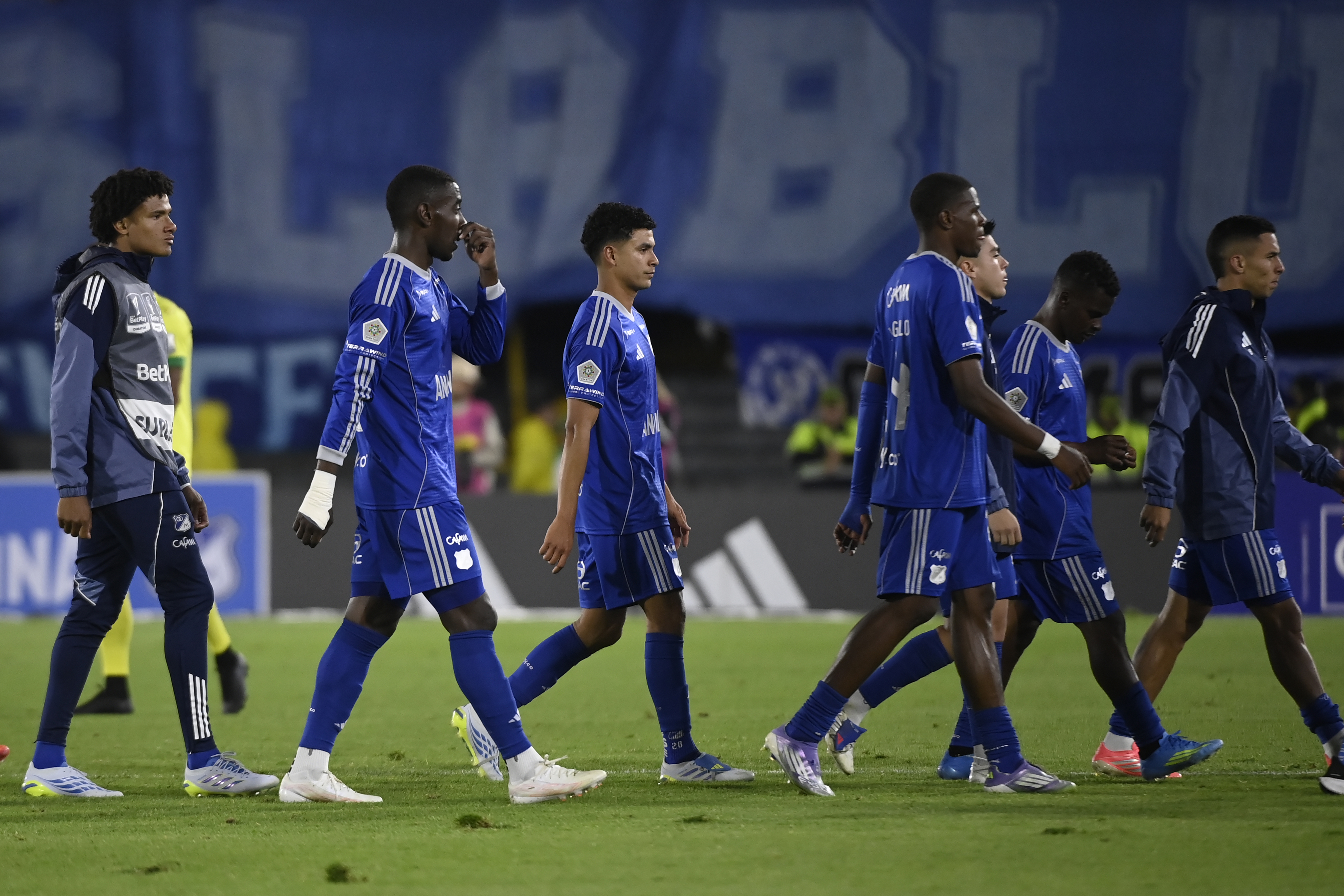 Jugadores de Millonarios, en el partido ante Bucaramanga por la primera fecha de la Liga Betplay 2026-II.