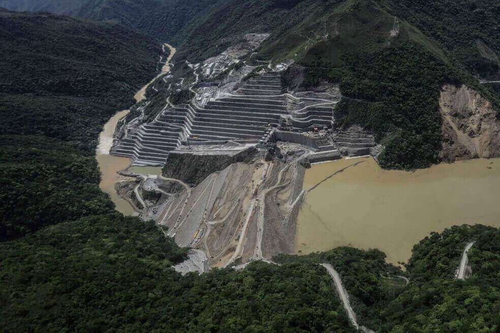 La central de Hidroituango, situada en el departamento de Antioquia, está en emergencia desde mayo pasado debido a diversos problemas geológicos y estructurales. / AFP