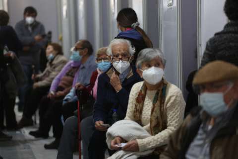 Seis años después de los primeros casos, OMS insiste en la revacunación contra el COVID-19