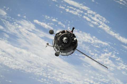 Autorizan a SpaceX a poner 12.000 satélites en órbita