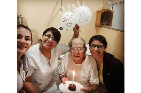 El abuelo que fingió estar enfermo para no pasar solo su cumpleaños
