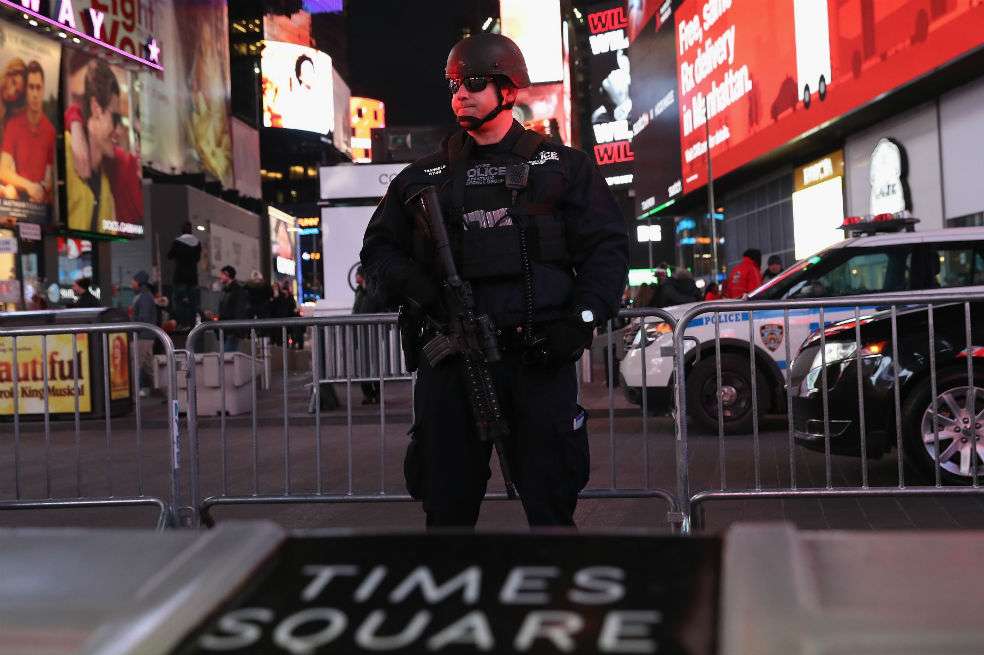 Se reforzó la seguridad en Times Square, tras la explosión del 12 de diciembre. / AFP
