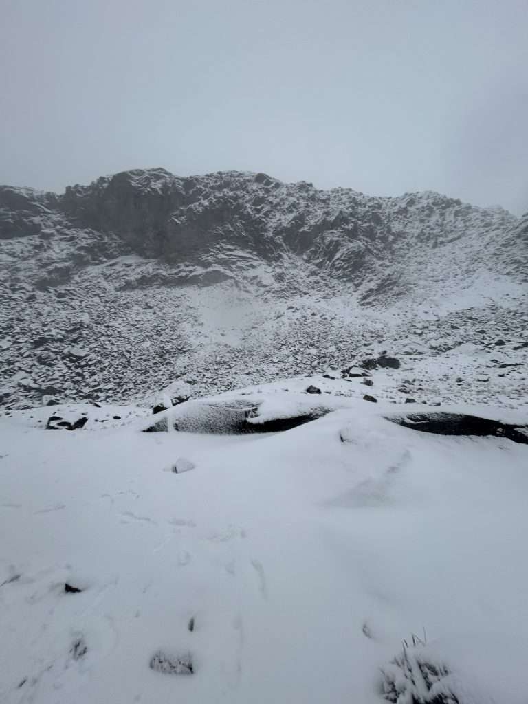La nieve cubrió el volcán Nevado del Ruiz, el Nevado de Santa Isabel, el Paramillo del Cisne y el Paramillo de Santa Rosa, de acuerdo con la información de la entidad.