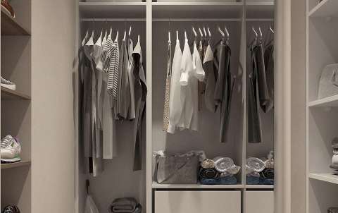 ¿Es mejor la ropa doblada o colgada? Así deberías organizar tu clóset