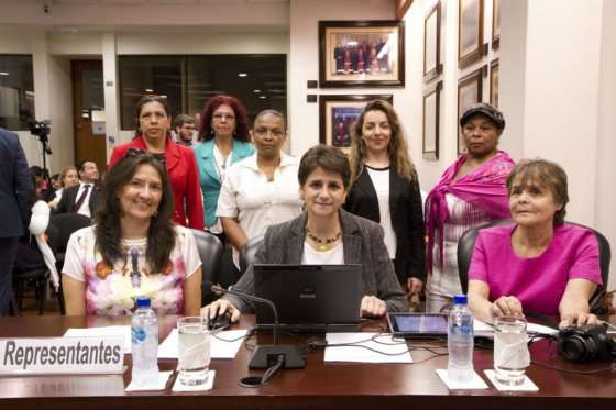 María Victoria Fallon (centro), en una audiencia ante la Corte Interamericana, por las violaciones a derechos humanos durante la Operación Orión. / Corte Interamericana.