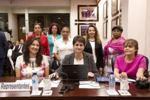 “Que investiguen seriamente a Uribe”: abogada María Victoria Fallon