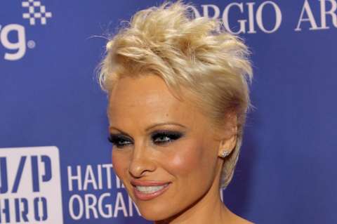 Pamela Anderson defiende leyes contra venta de piel de animales