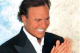 Julio Iglesias cierra acuerdo millonario con Netflix y contará su vida en serie
