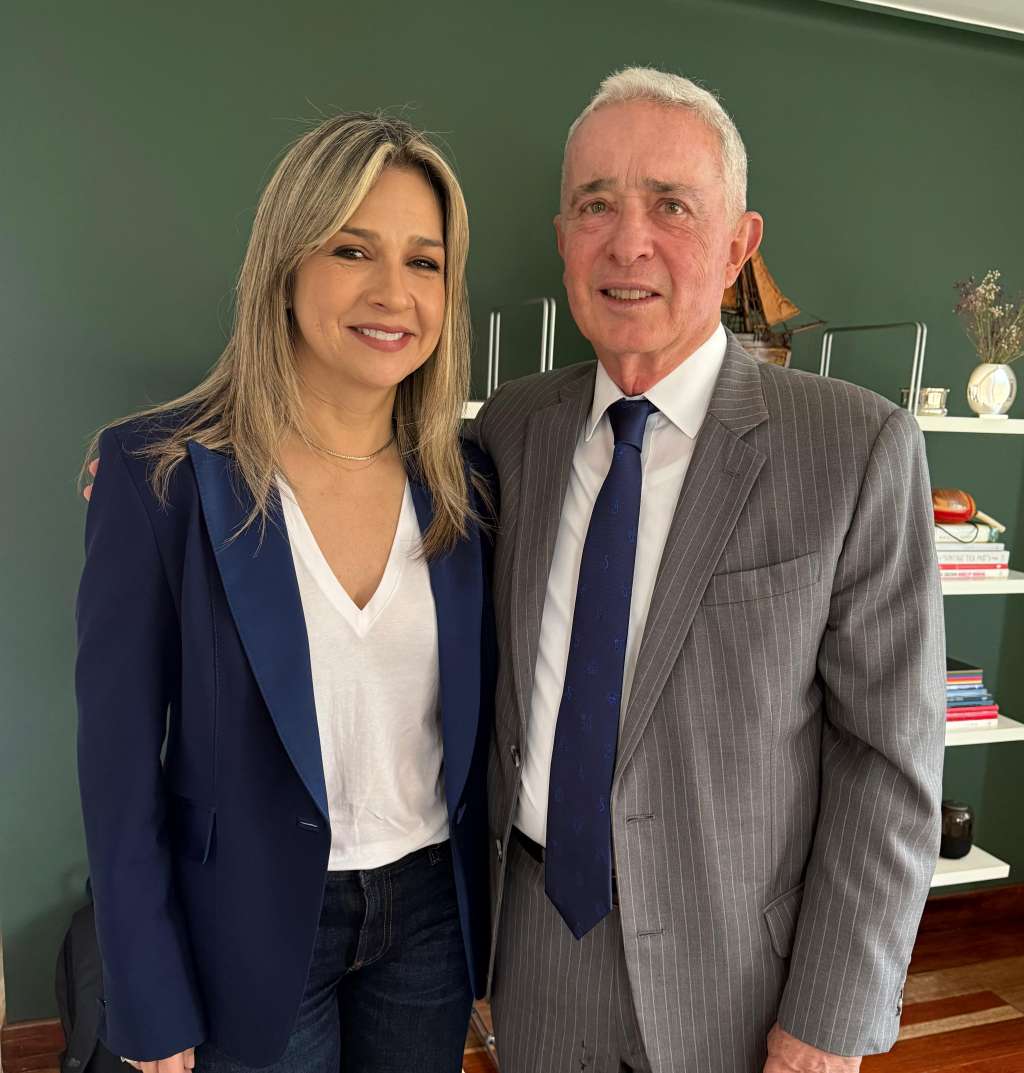 Vicky Dávila Álvaro Uribe elecciones 2026 Centro Democrático