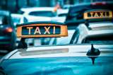 Un traficante de droga confunde un carro de policía con un taxi