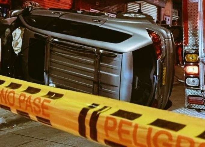 En San Cristóbal un conductor chocó contra una casa y arrolló a una mujer.