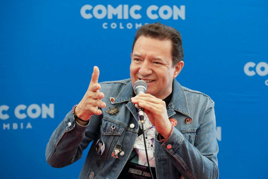 AME9183. BOGOTÁ (COLOMBIA), 27/06/2025.- El actor de doblaje mexicano, que interpreta a Freezer en Dragon Ball para Latinoamérica, Gerardo Reyero, habla durante una rueda de prensa en el primer día de 'Comic Con Colombia' este viernes, en Bogotá (Colombia). En la apertura del evento, los actores de doblaje que dieron voz a Bob Esponja, Krilin de Dragon Ball, y Freezer del mismo ánime japonés, Luis Carreño, Eduardo Garza y Gerardo Reyero, participaron en una rueda de prensa junto a la cantante y compositora japonesa Mika Kobayaski. EFE/ Carlos Ortega
