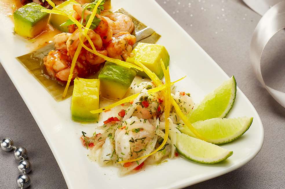 Prepara esta deliciosa receta de mariscos y aguacate en 45 minutos