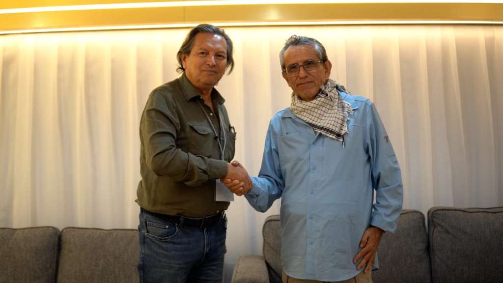 El jefe de la delegación del Gobierno, Armando Novoa, y el jefe de la delegación de la Segunda Marquetalia, Walter Mendoza.