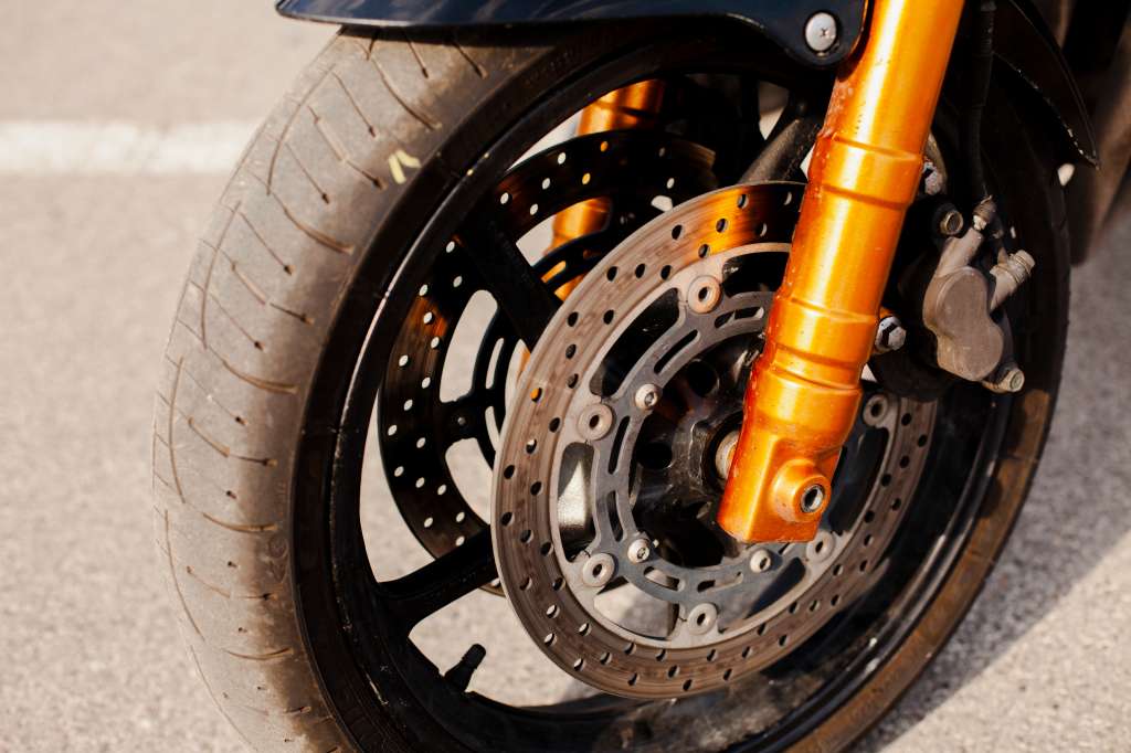 ¿Cómo identificar un problema en la suspensión de la moto? Acá le contamos