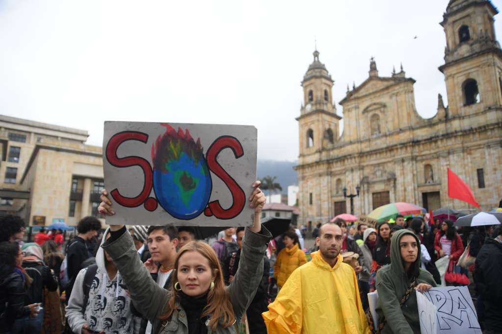 Movilización nacional a la cual asistieron estudiantes, profesores, pueblos indígenas, ambientalistas, movimientos de la sociedad civil, Ongs y organizaciones de derechos humanos, sumándose a la iniciativa #FridaysForFuture que impulsó la activista sueca de 16 años, Gretha Thungberg; iniciativa que busca priorizar los asuntos climáticos en la agenda política del país.