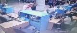 Usuario de Air-e enfurecido pateó puesto de trabajo de asesora por reclamo (video)