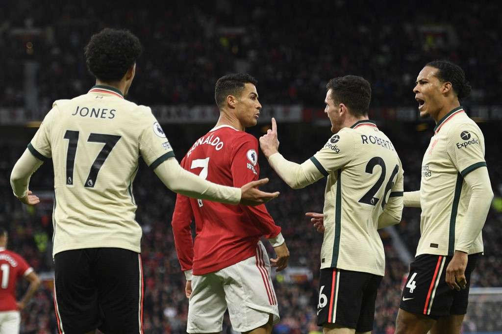 Cristiano Ronaldo realizó gestos de impotencia ante la goleada que recibió el Manchester United.
