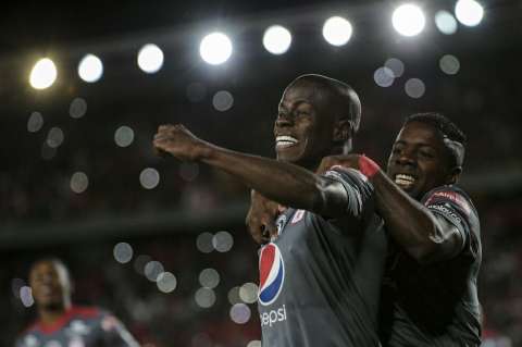"A mí me contrató un periodista y no un miembro del América": Carmelo Valencia