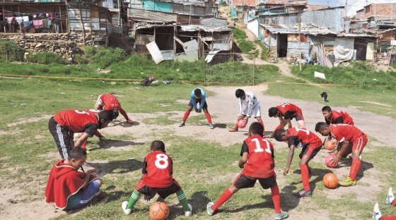 Jugando fútbol y esquivando balas en Ciudad Bolívar