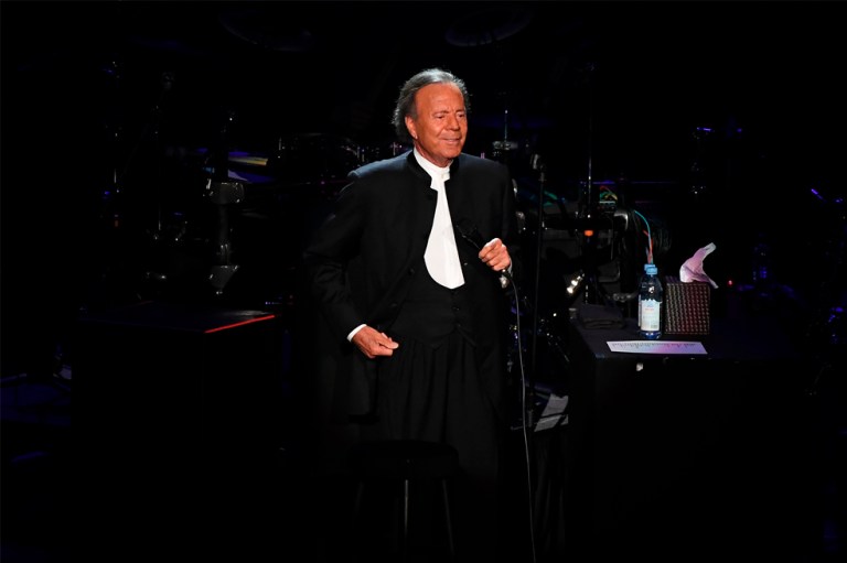 ¿Julio Iglesias está en silla de ruedas? Esto se sabe de su estado de salud