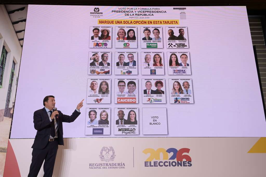 Registrador Nacional, durante el sorteo que realizó la entidad para decidir el orden en que aparecerán los 14 aspirantes a la Presidencia en el tarjetón del próximo 31 de mayo.