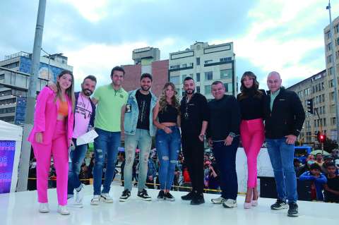 Famosos y empresarios asistieron a la gran temporatón del centro comercial Neos