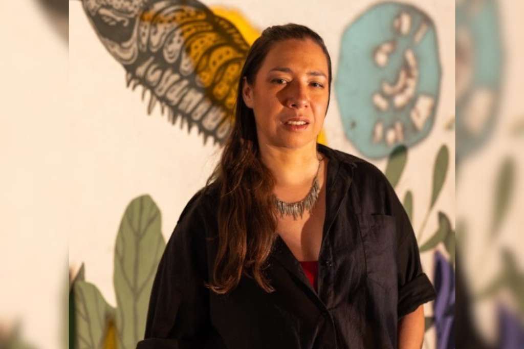 Angélica Teuta es artista visual, con una maestría de la Universidad de Columbia en Nueva York.